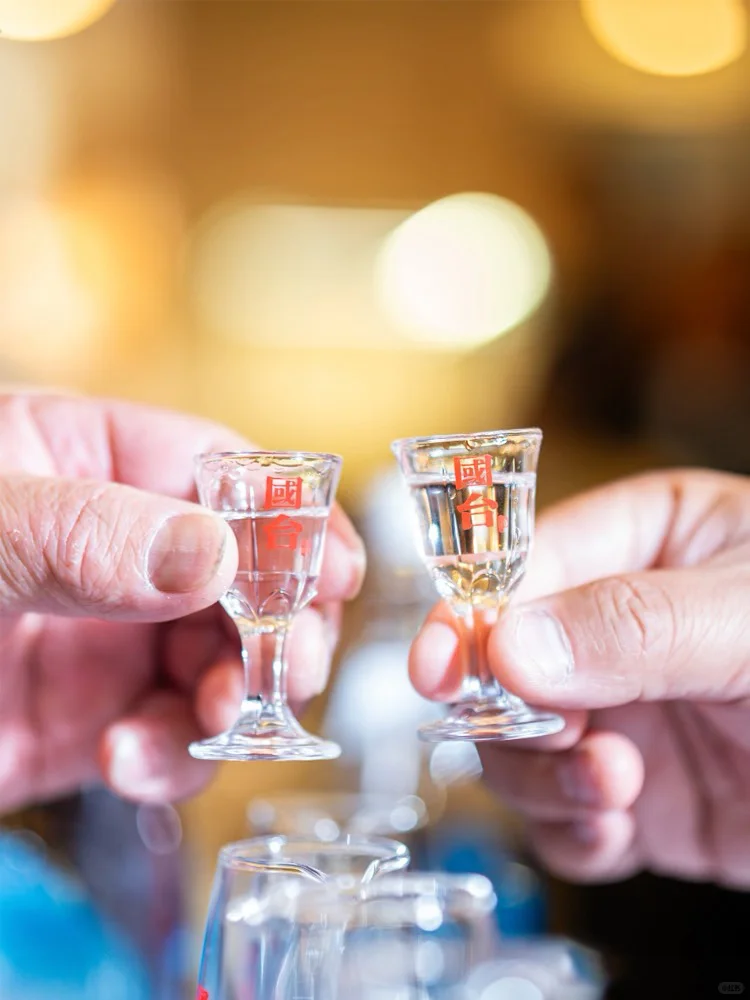 救命！这瓶白酒礼盒直接让我被夸上热搜?