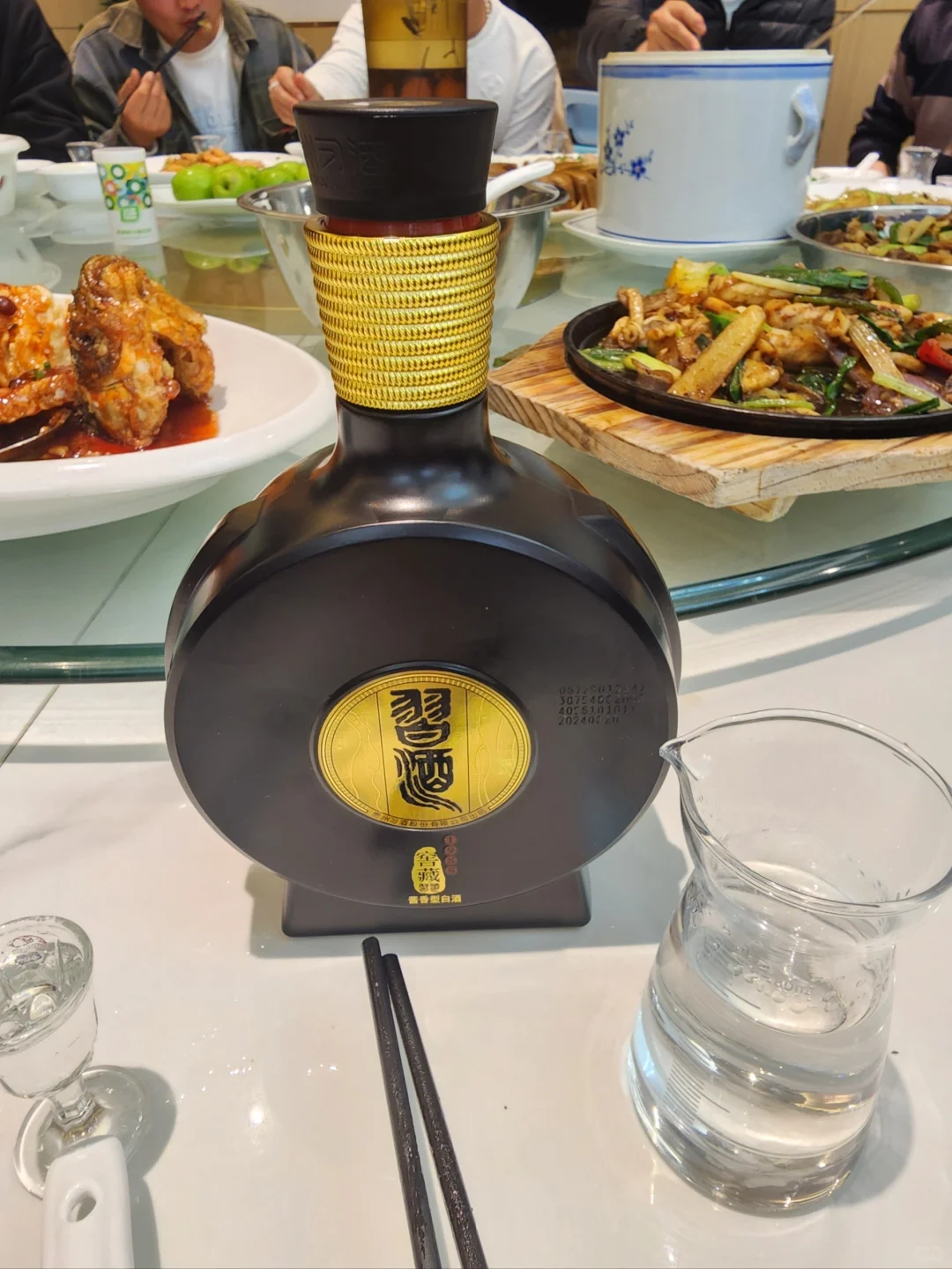 习酒窖藏1988对比茅台1935