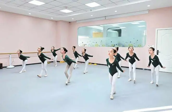 曲江某少儿艺术文化公司招聘教师行政岗