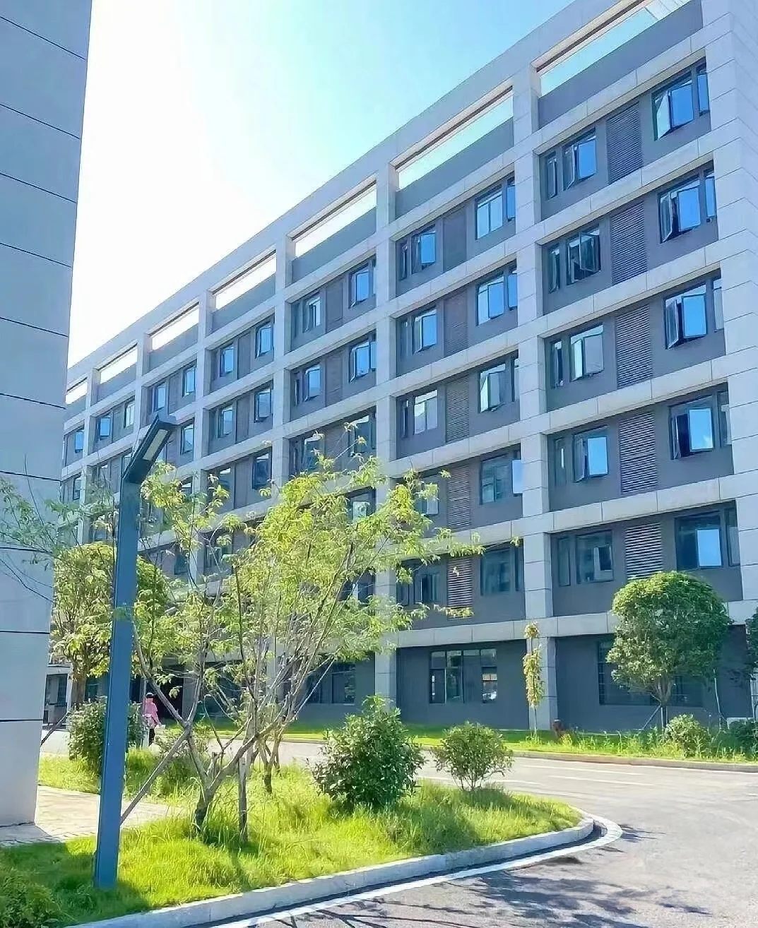 月薪7000，包吃包住