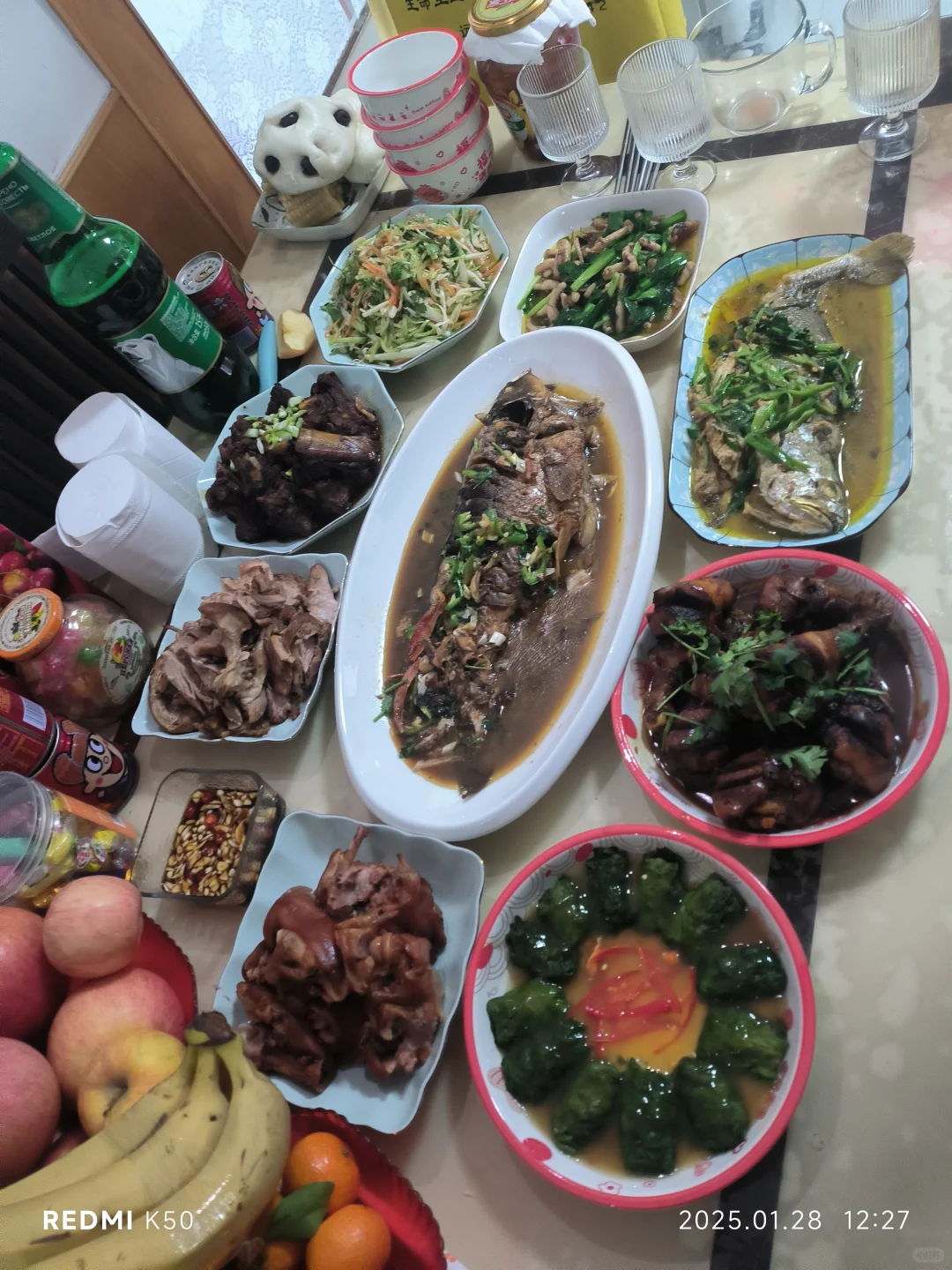 柳州一漂亮女子捡垃圾食用，她到底经历了什么？