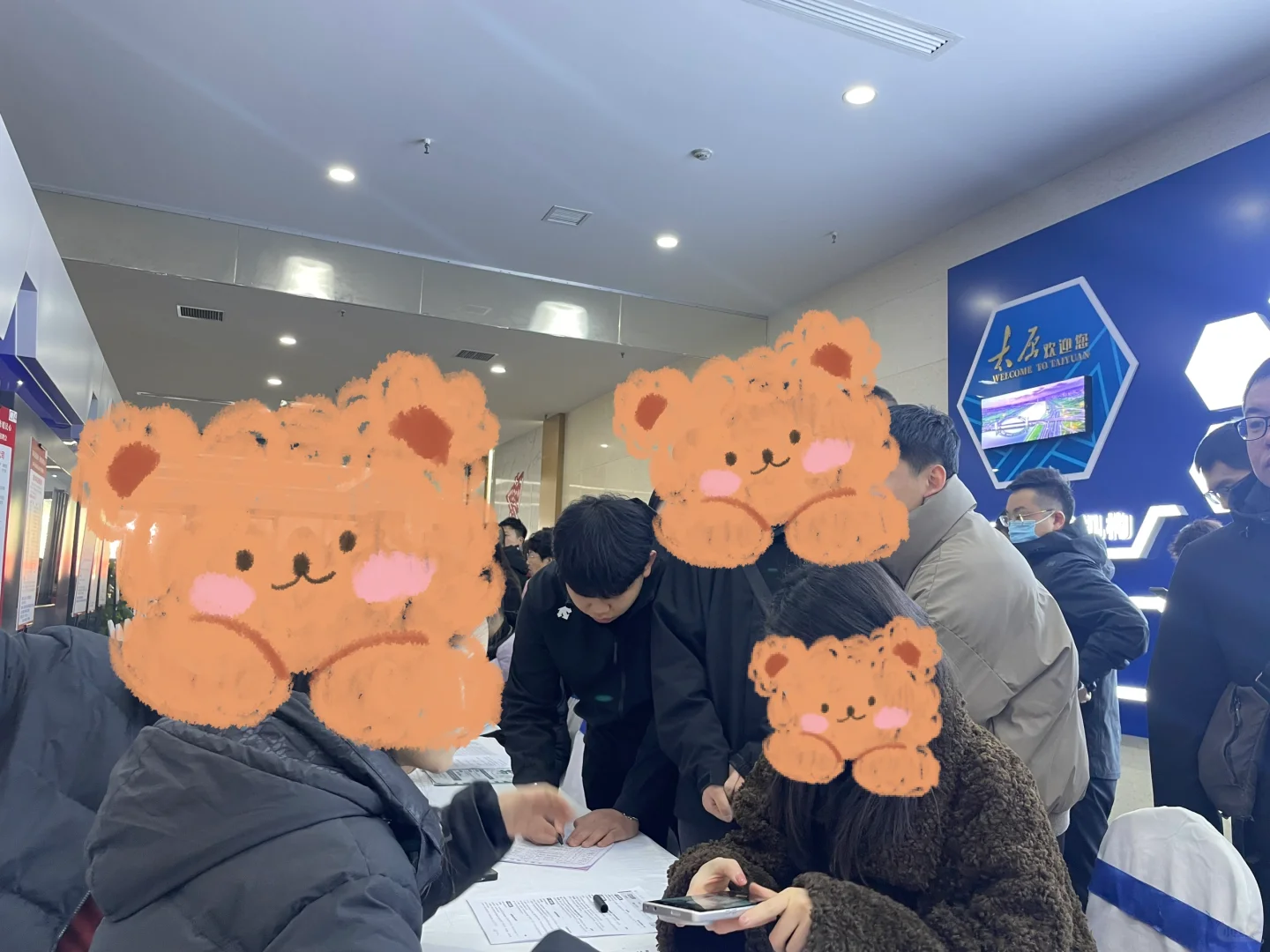 招聘会现场：大家都来当牛马?