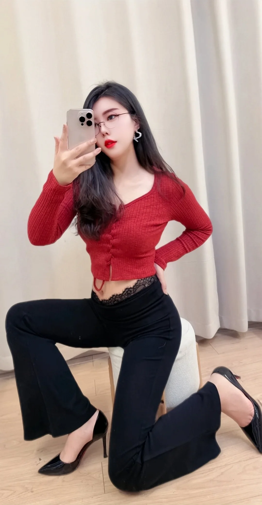 每日穿搭，经典的红黑配色也太美了??