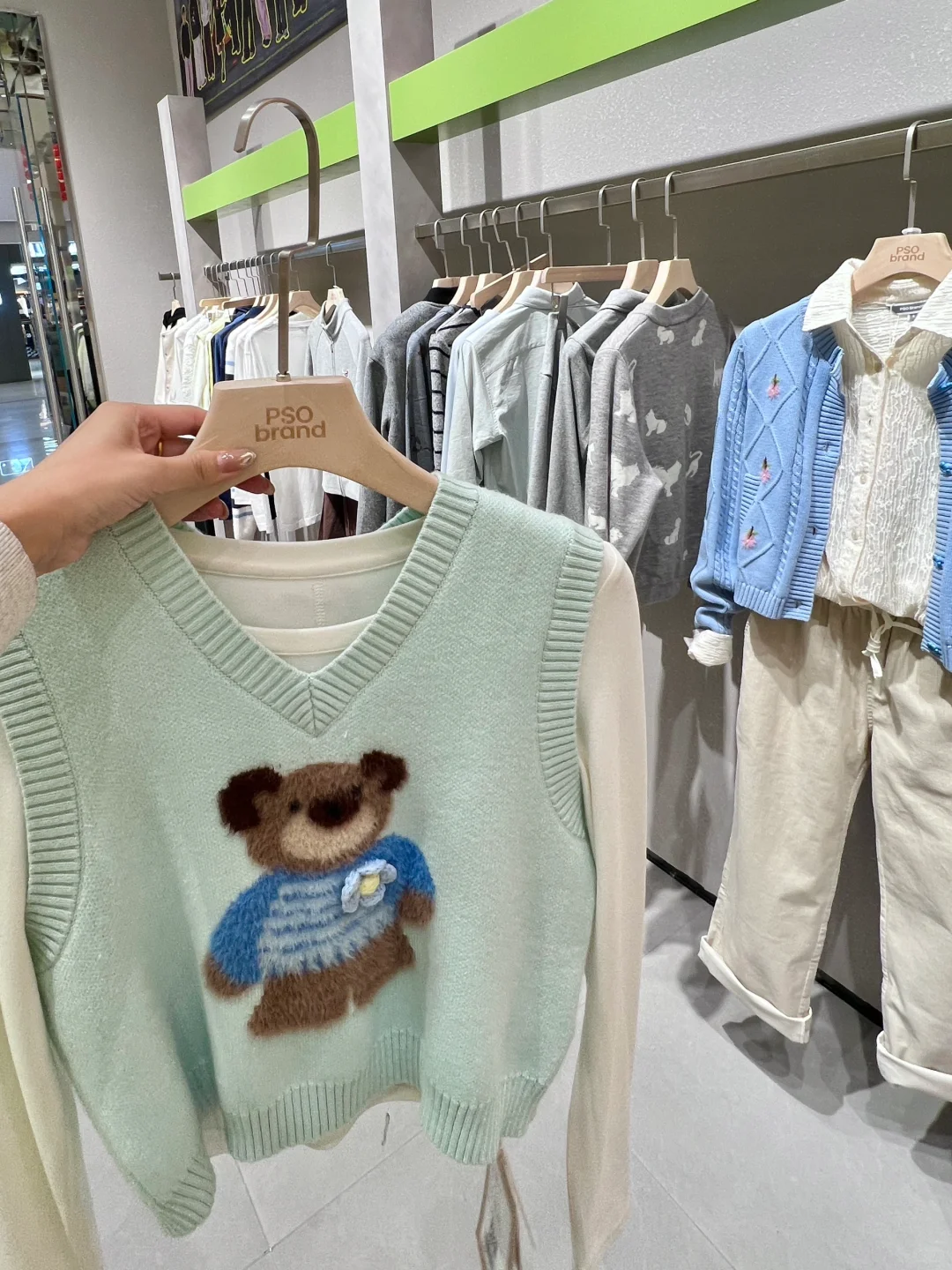 哈尔滨会展，女朋友一进去就消失了?……