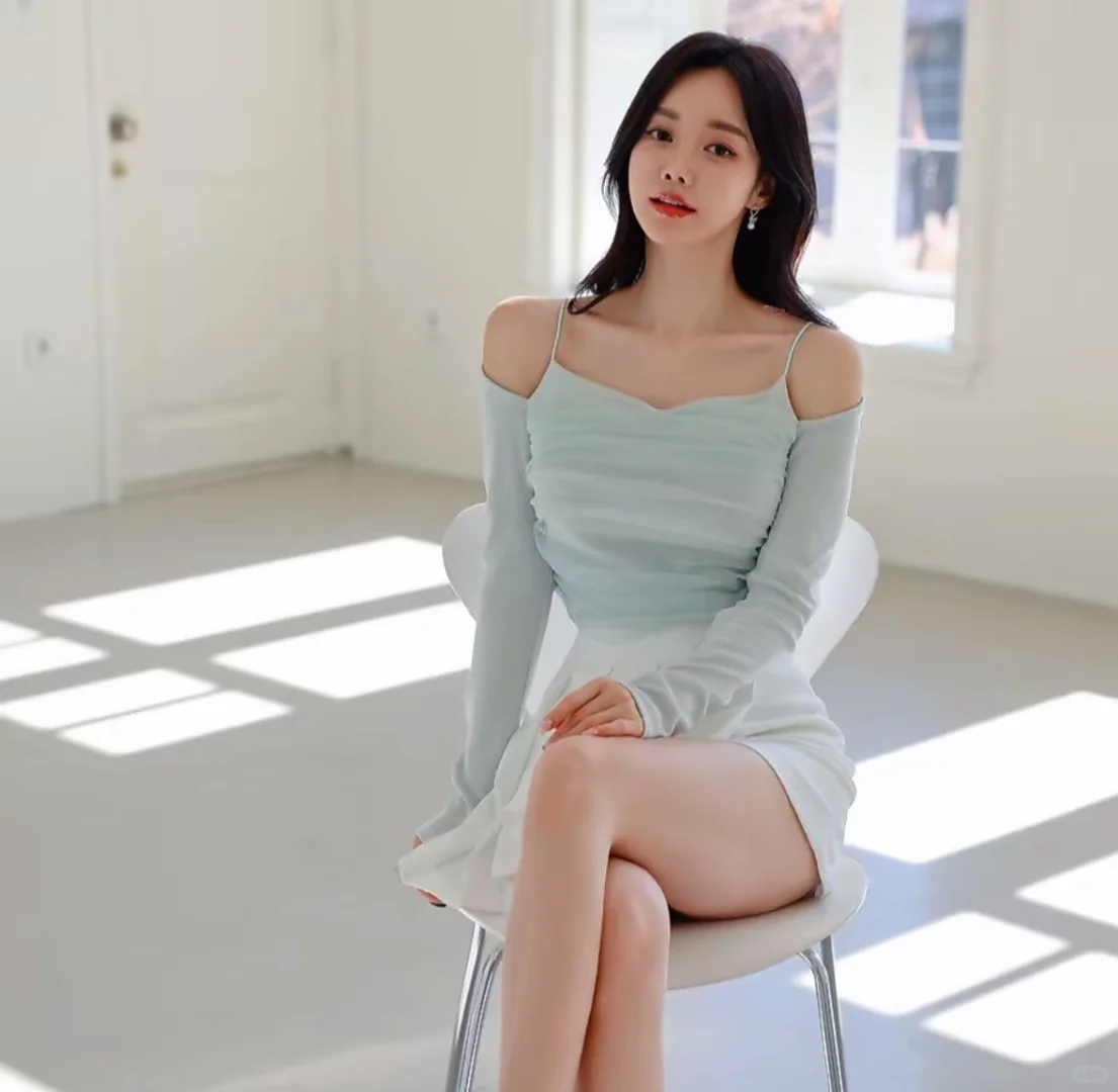 冷白色真的超有氛围感～美女?