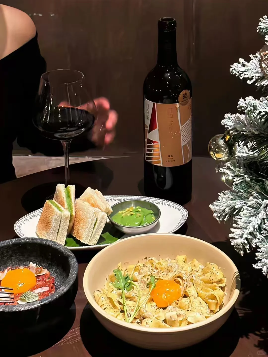 【怎么判断葡萄酒是否要醒酒？】?