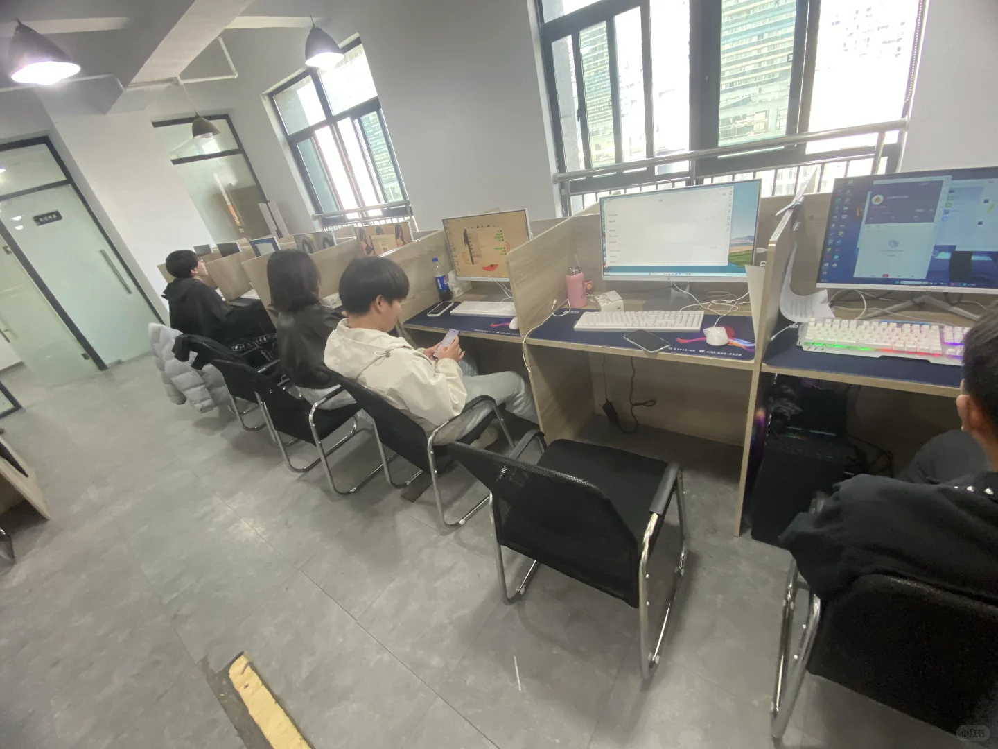 招聘文员啦 月入7500+ 快来加入我们吧