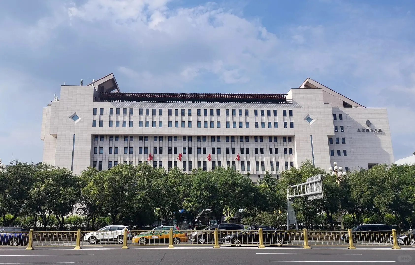 新华书店2025第一波招聘来袭，不限专业～[向