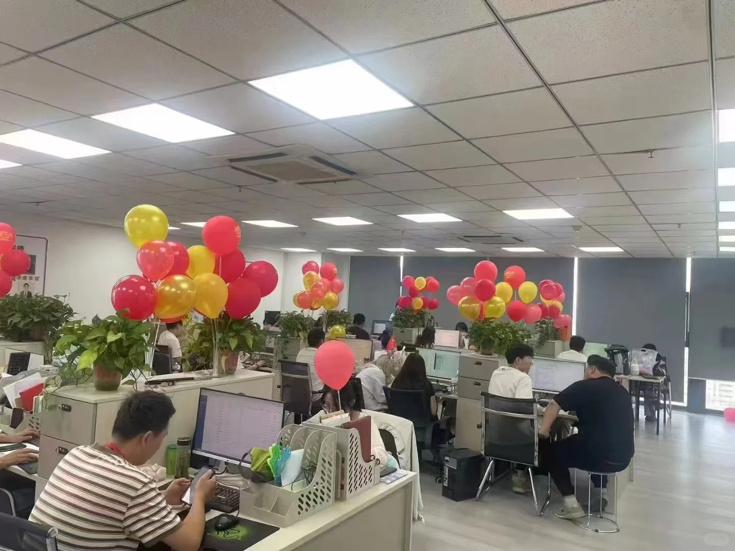 终于让我找到月休八天的工作了，还不加班