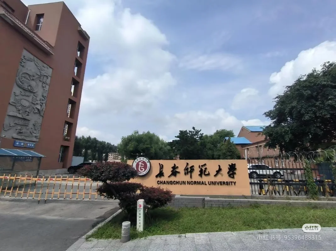 某大学办公室文员