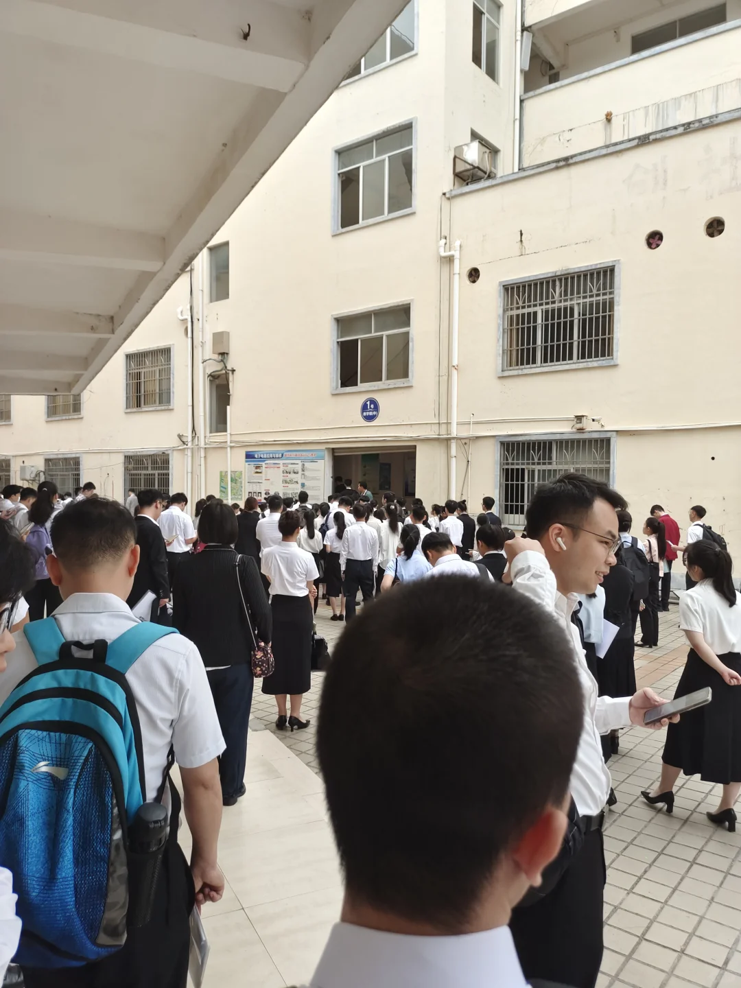 前辈们给点建议,太纠结了