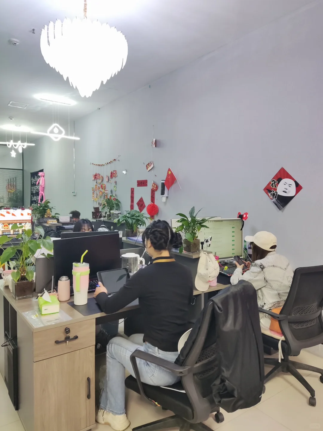 在几乎都是女生的公司上班的一天❗