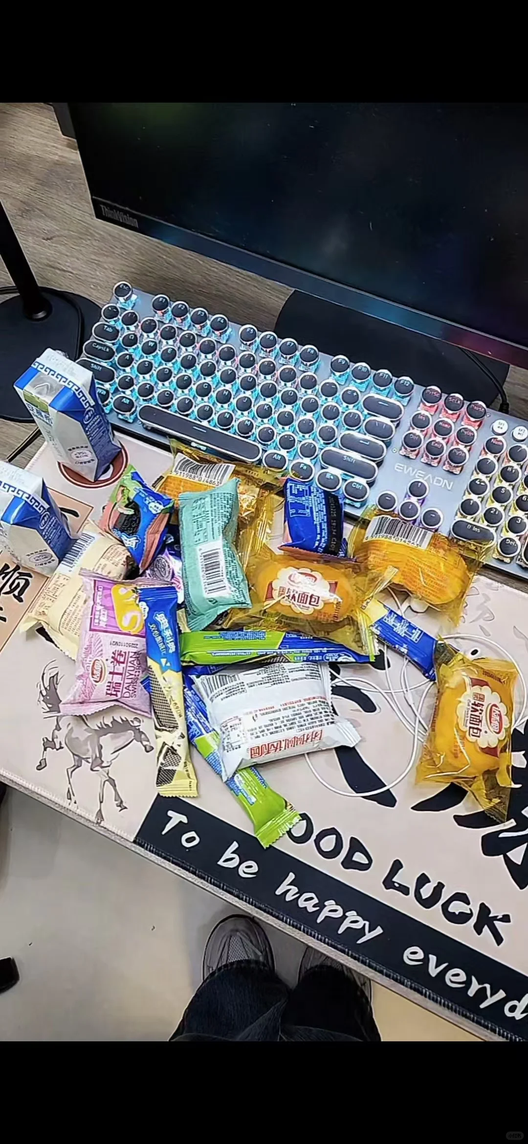 在几乎都是女生的公司上班的一天❗