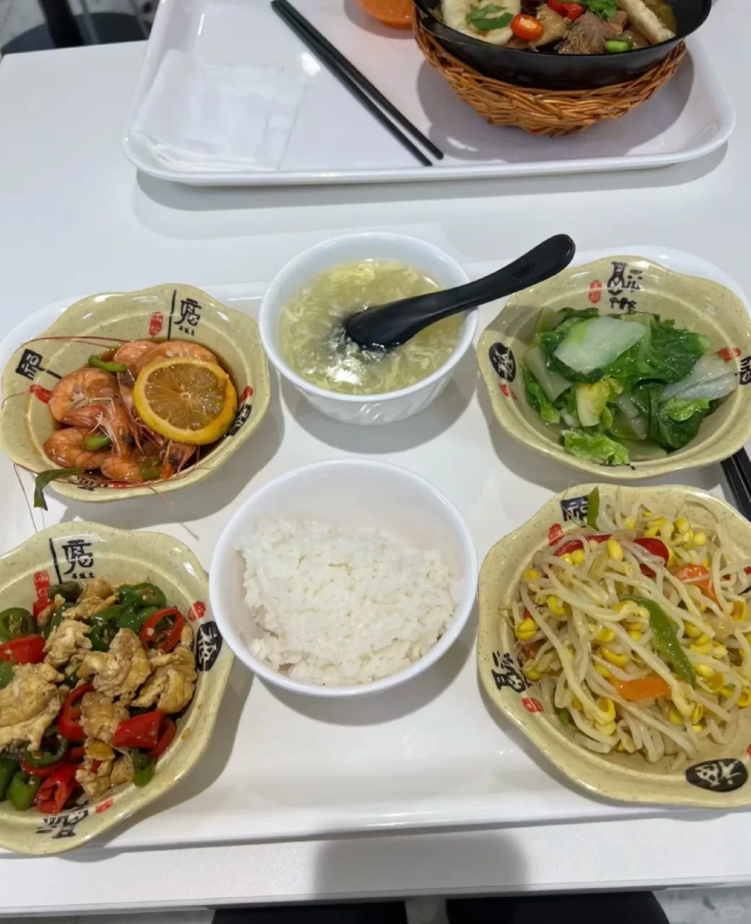 ⚠️⚠厂区直招！！！新能源汽车厂月入8000