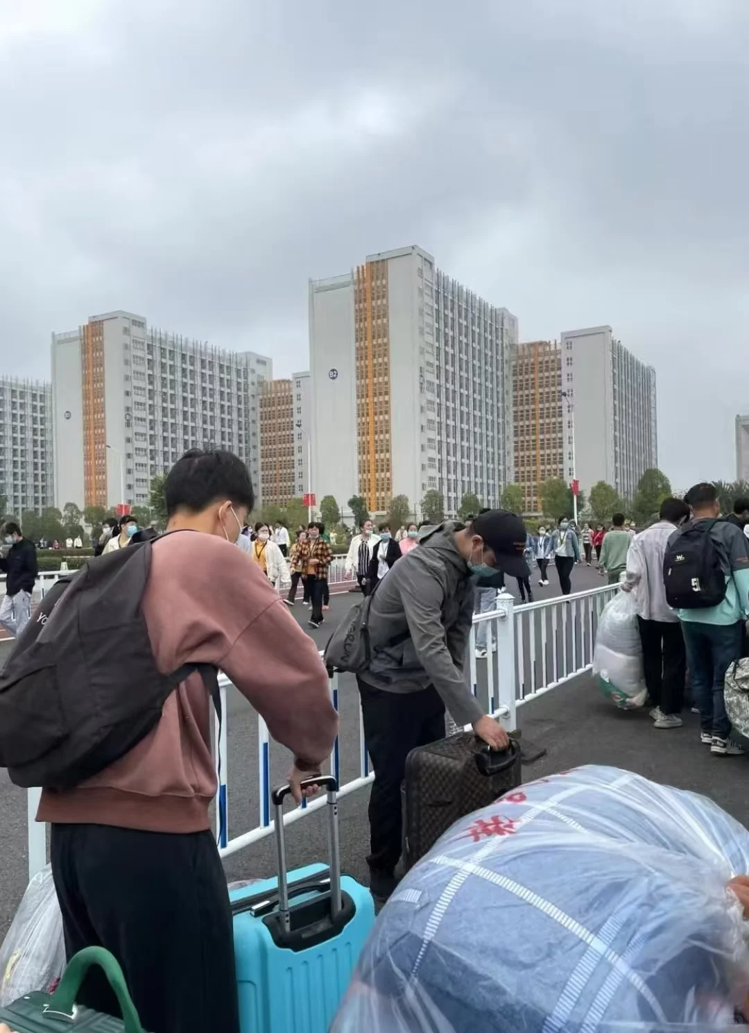 杭州电子厂大量招人！招收暑假工！