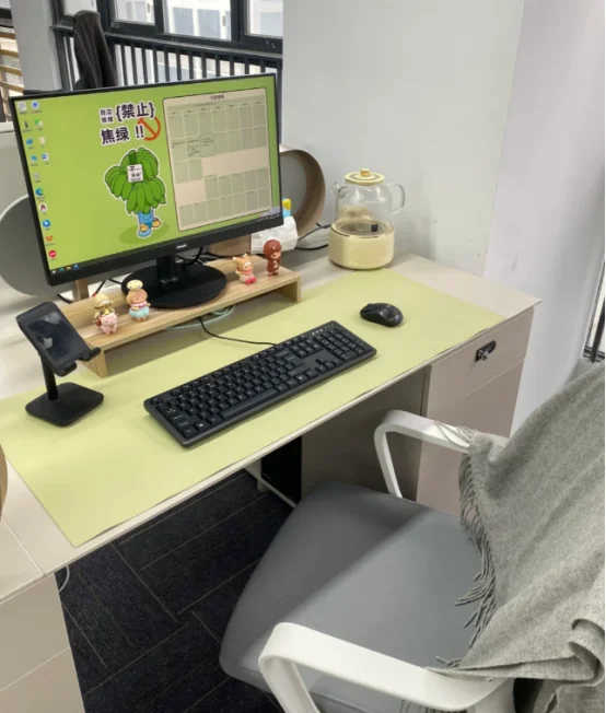 没啥好焦虑的,5月前后可以捡漏国企工作..