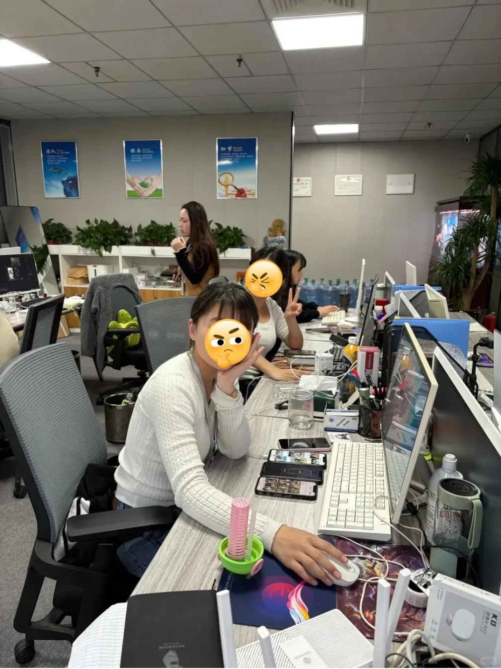 招聘小红书运营 上班就是玩手机