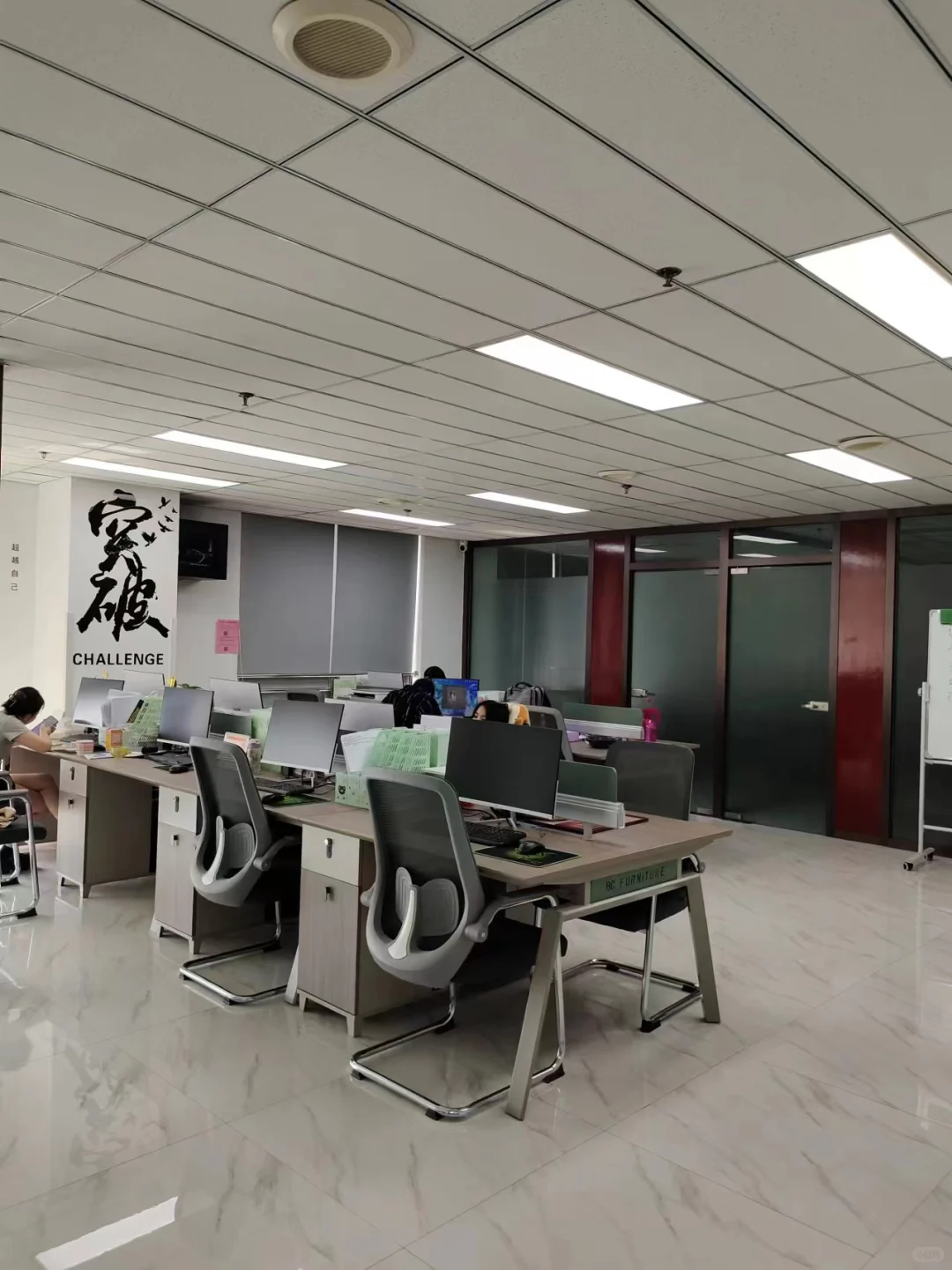 无责底薪+全勤+五险,早九晚六,周末双休