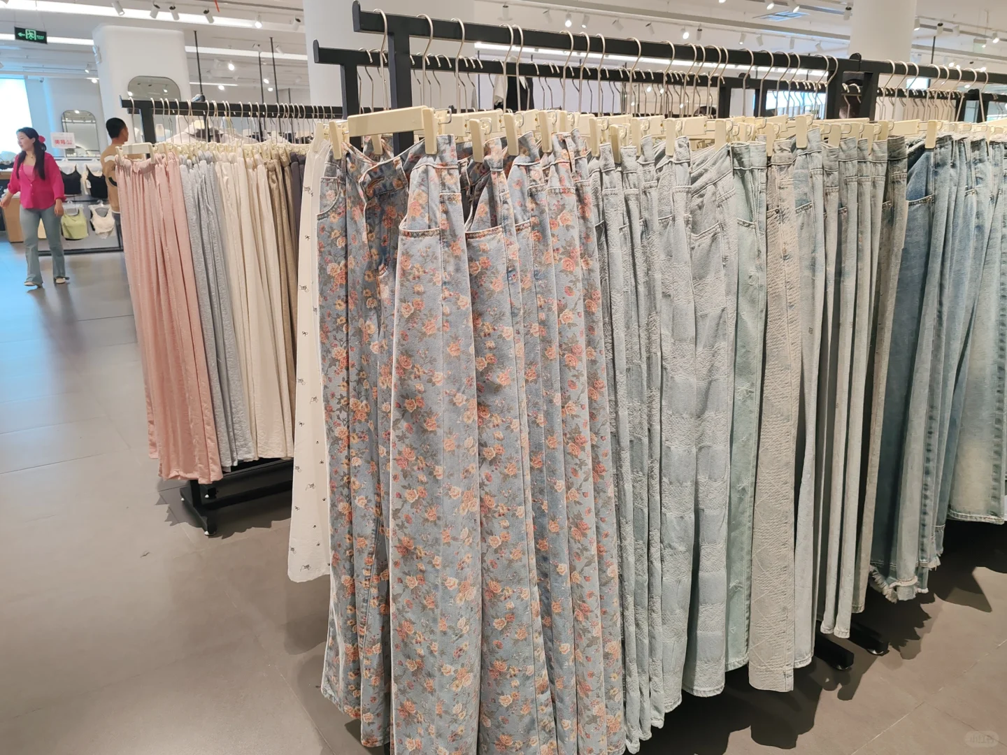 惠州大亞灣鵝鵝喔服裝店招聘大學(xué)生兼職
