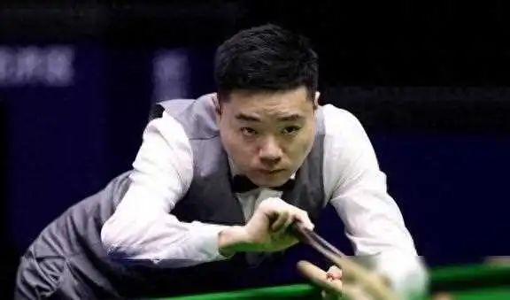 36岁丁俊晖现状:迎娶富二代、坐拥千万豪宅,他的父亲赌赢了