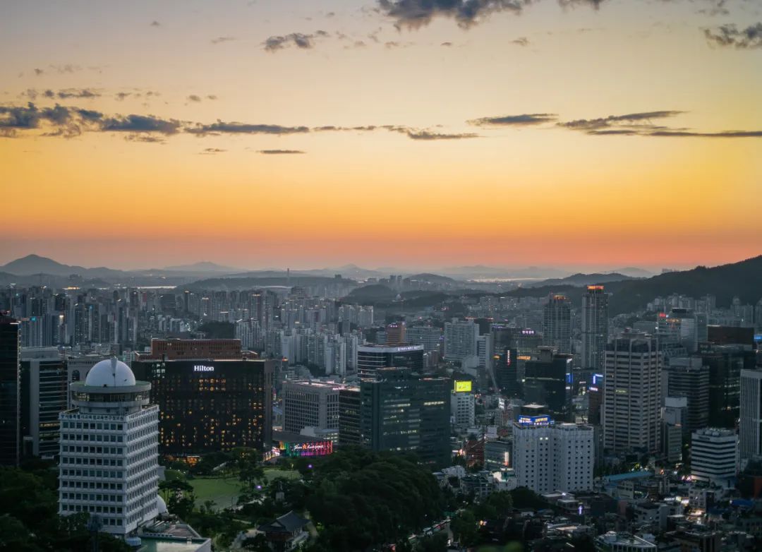 房企纷纷“逃离”三四线城市,是何原因?王健林“2句话”说透
