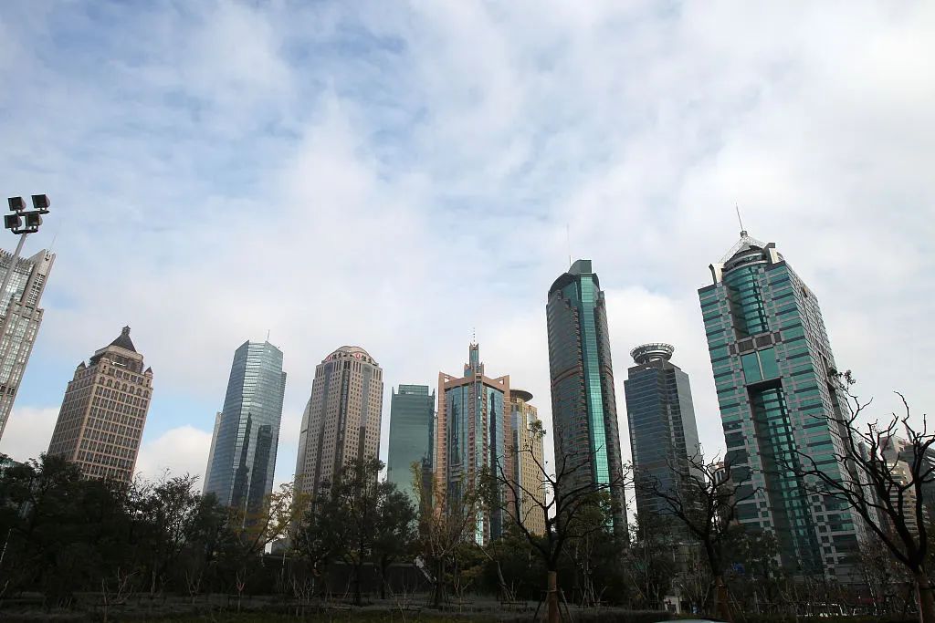 又一座经济发达的城市“房产泡沫破裂”,均价从3.3万降到2.1万,根本就没人咨询问价