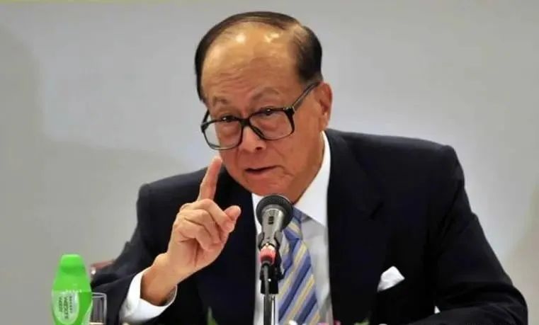 李嘉诚再次预测2024年房地产趋势,楼市风云变幻,普通家庭应该注意的4个点