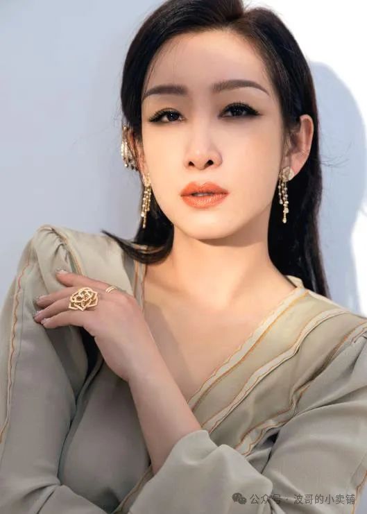 秦海璐夫妇回娘家,弟媳颜值抢镜!家庭豪宅曝光,财富与温情齐飞!