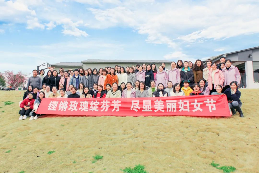 巾帼向党 芳华绽放丨城控地产庆“三八”漳河岸边火热团建