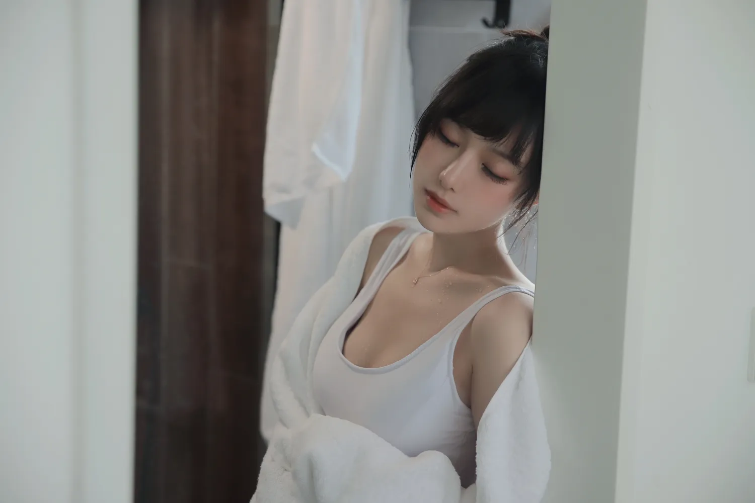 Shika小鹿鹿–半透浴室[22P50M]性感美女个人写真摄影艺术照